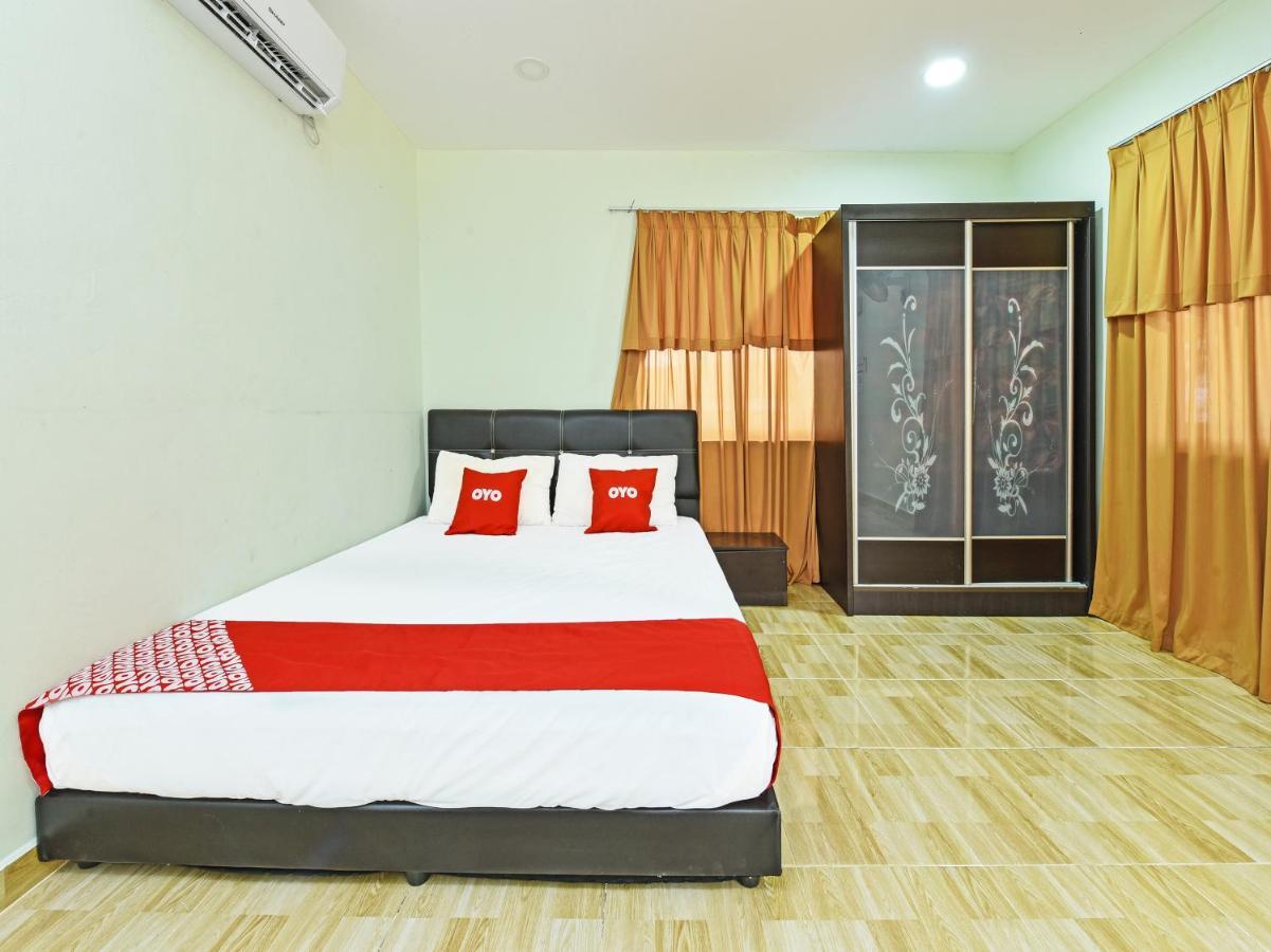 Oyo 90315 Chalet Pantai Rantau Panjang Kuala Rompin Exteriör bild