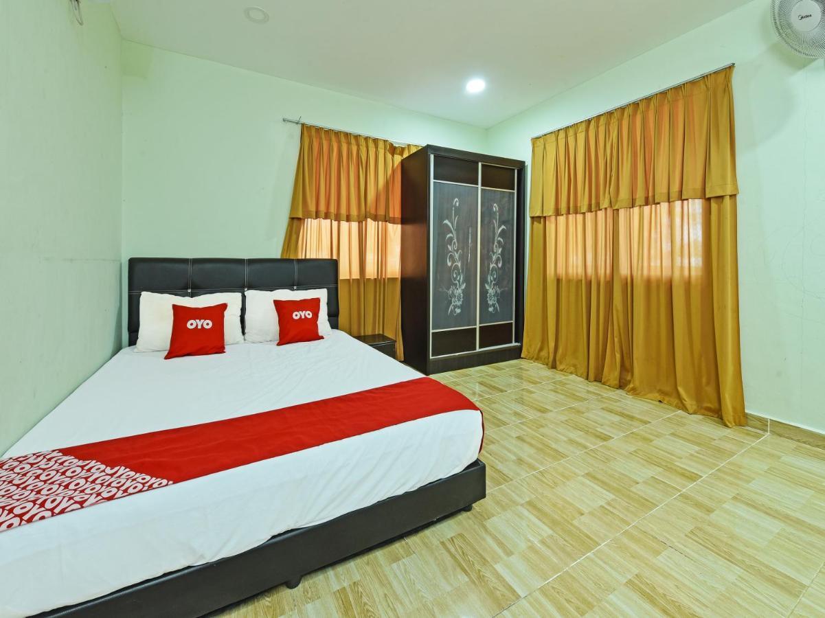 Oyo 90315 Chalet Pantai Rantau Panjang Kuala Rompin Exteriör bild